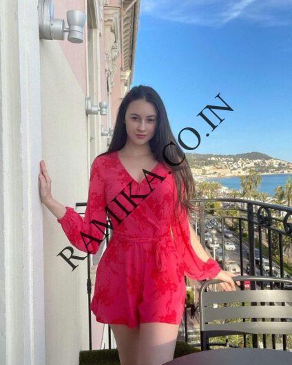 Call Us @ >> 8447074457 > Call Girls in District Center Escorts Delhi